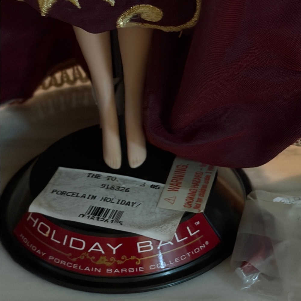 VINTAGE PORCELAIN HOLIDAY BARBIE - Picture 6 of 8